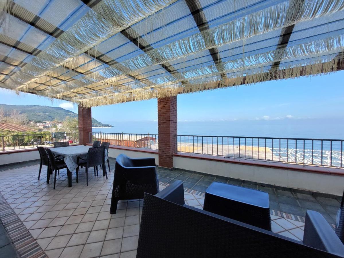 Waikiki Beach Apartments Santa Maria di Castellabate Exterior photo